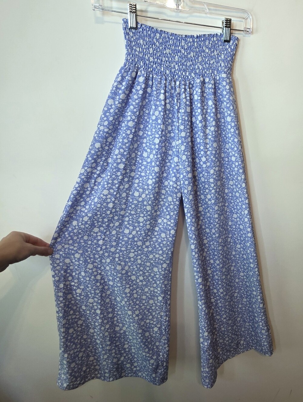 Sienna Sky Blue White Ditsy Floral Wide Leg Palazzo Pants Smocked Waist Size XS